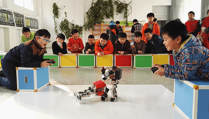 機(jī)器人搏擊賽走進(jìn)徐州公園巷小學(xué)，孩子們的福音來(lái)了！